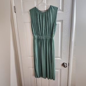 H&M Beautiful Green Pleated Sleeveless Dress